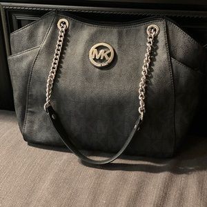 Michael kors bag super good condition ! 100$